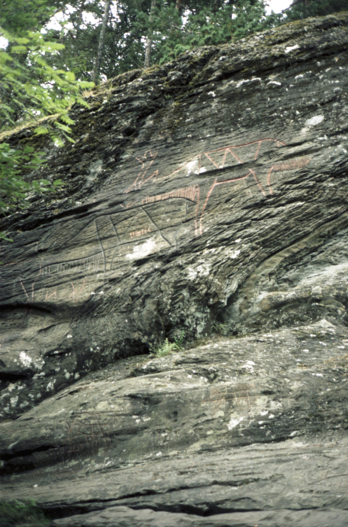 Que diriez-vous d'une visite à Hell, en Norvège? 14 Gravures d'art rupestre Enfer