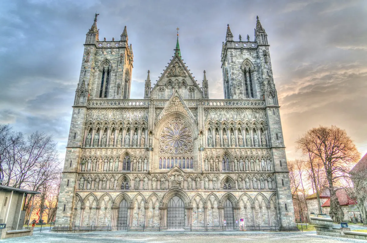 Pourquoi il faut absolument visiter Trondheim, Norvège 17 Cathédrale de Nidaros se bouchent