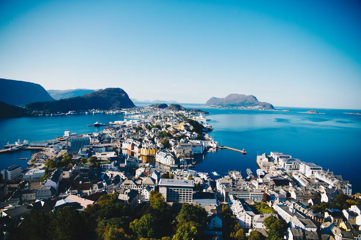 Un guide de base des aéroports norvégiens: ce que vous devez savoir 25 Alesund Mont Aksla