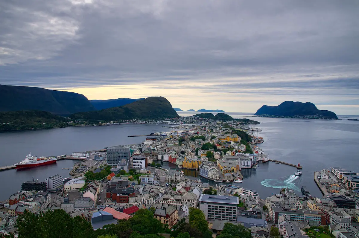Ce qui fait d'Alesund, en Norvège, une escapade parfaite 16 Alesund d'en haut