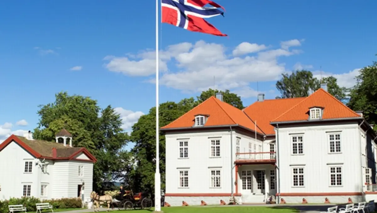 Hanche, Hanche, Hurra ? La Norvège se prépare pour une autre ère COVID 17 Mai 13 Maison Eidsvoll