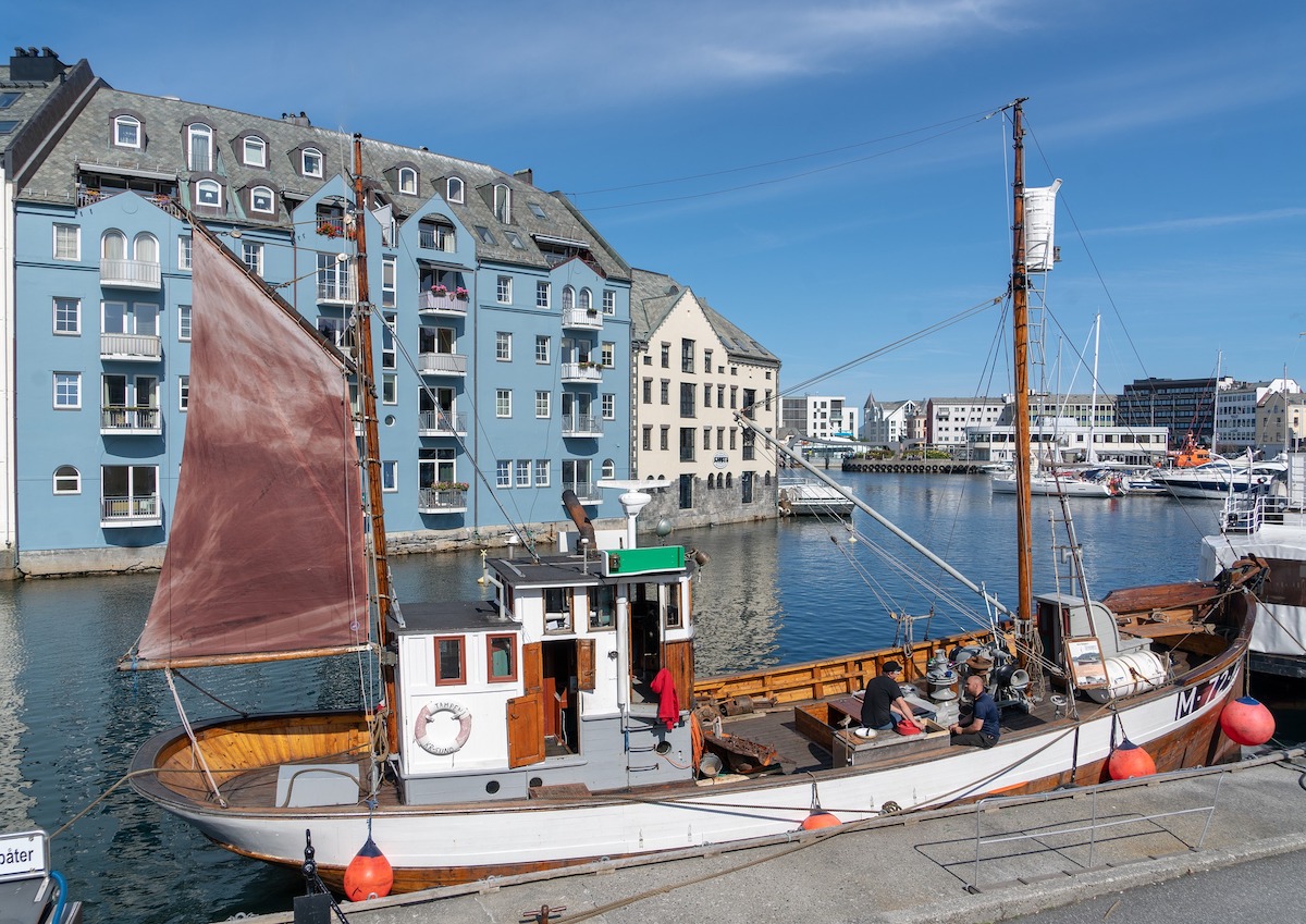 Ce qui fait d'Alesund, en Norvège, une escapade parfaite 17 Bateau de pêche Alesund