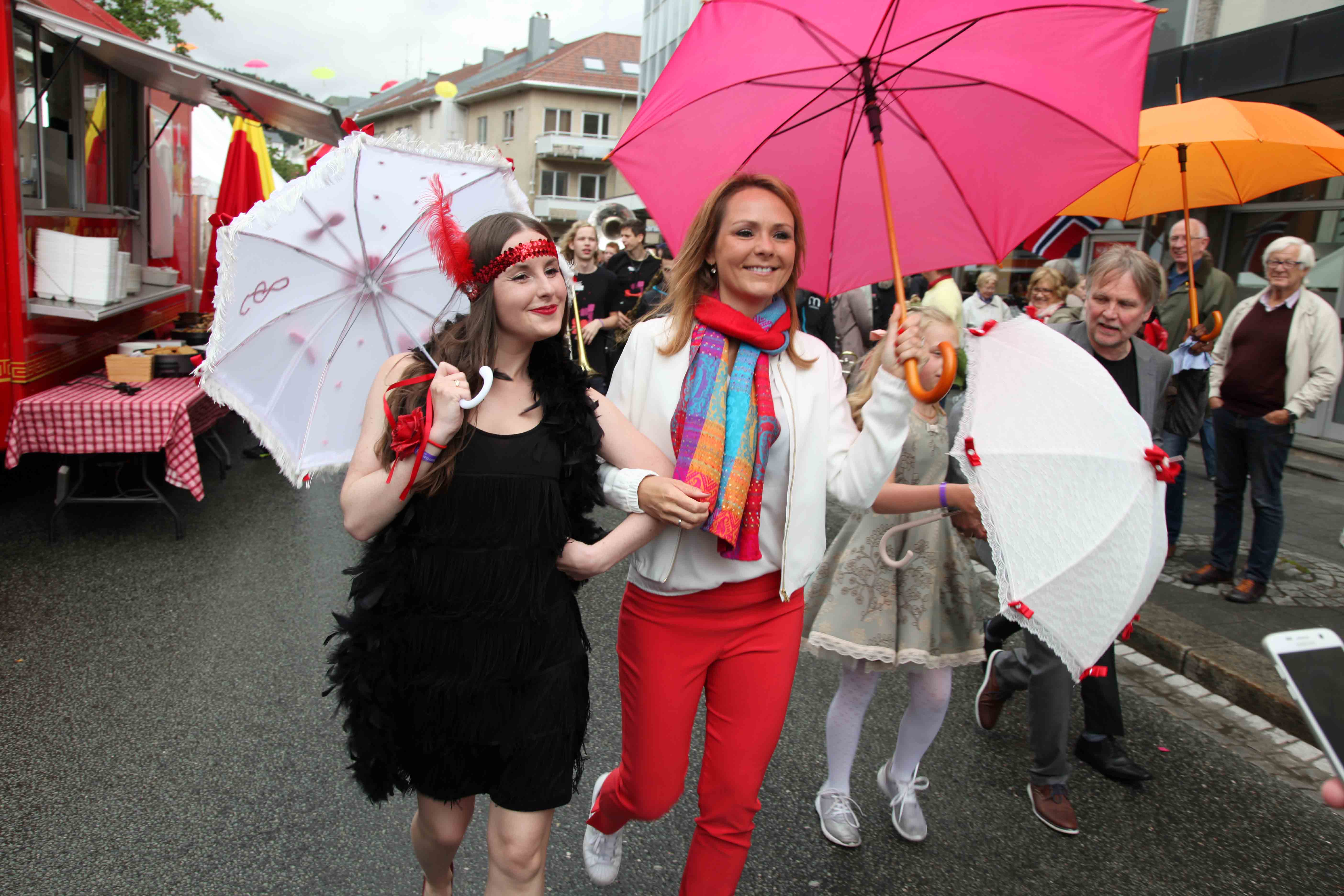 Norway Today souhaite à nos lecteurs le `` dieu sommer '' 254 Linda Hofstad Helleland