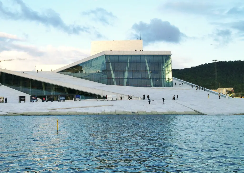 Norway Today souhaite à nos lecteurs le `` dieu sommer '' 266 Opéra d'Oslo.