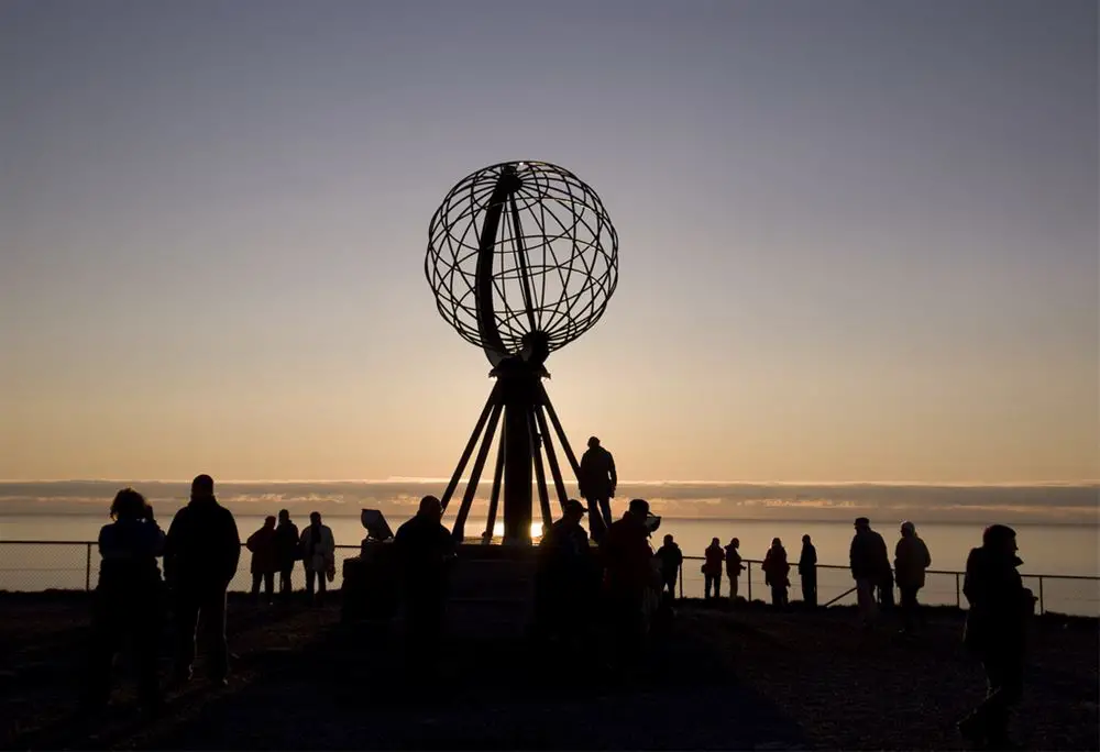 Norway Today souhaite à nos lecteurs le `` dieu sommer '' 267 Loi sur le Finnmark du Cap Nord