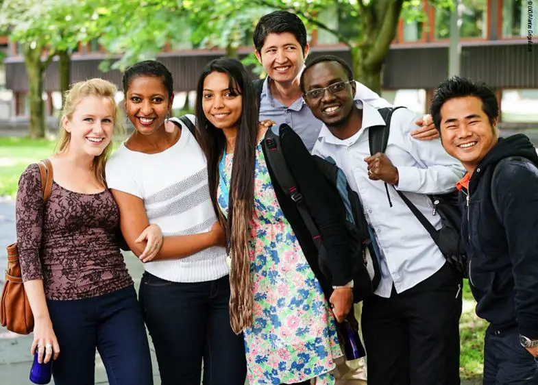 Norway Today souhaite à nos lecteurs le `` dieu sommer '' 280 École d'été internationale d'Oslo