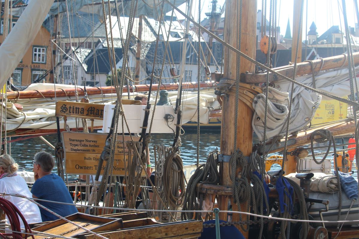 Les courses de grands voiliers arrivent à Vågen 804 Les courses de grands voiliers arrivent à Vågen - 803