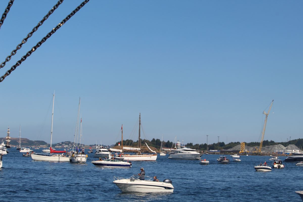 Les courses de grands voiliers arrivent à Vågen 806 Les courses de grands voiliers arrivent à Vågen - 805