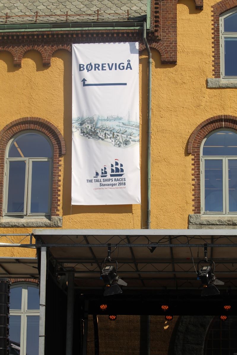 Les courses de grands voiliers arrivent à Vågen 818 Les courses de grands voiliers arrivent à Vågen - 817