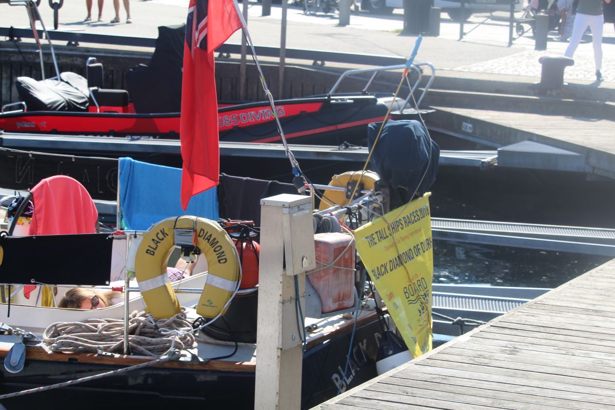 Les courses de grands voiliers arrivent à Vågen 830 Les courses de grands voiliers arrivent à Vågen - 829