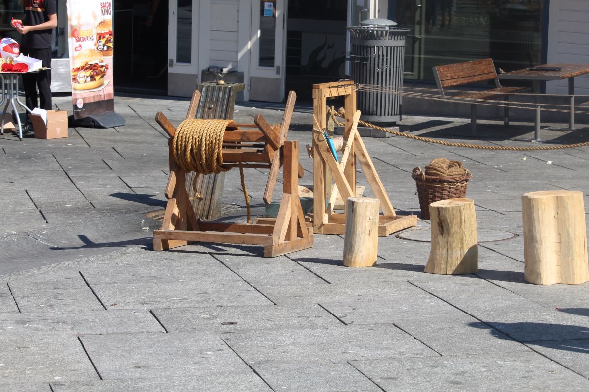 Les courses de grands voiliers arrivent à Vågen 832 Les courses de grands voiliers arrivent à Vågen - 831