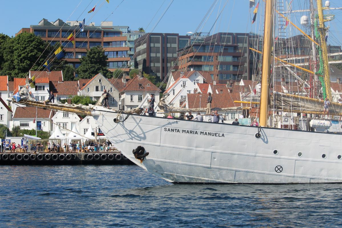 Les courses de grands voiliers arrivent à Vågen 844 Les courses de grands voiliers arrivent à Vågen - 843