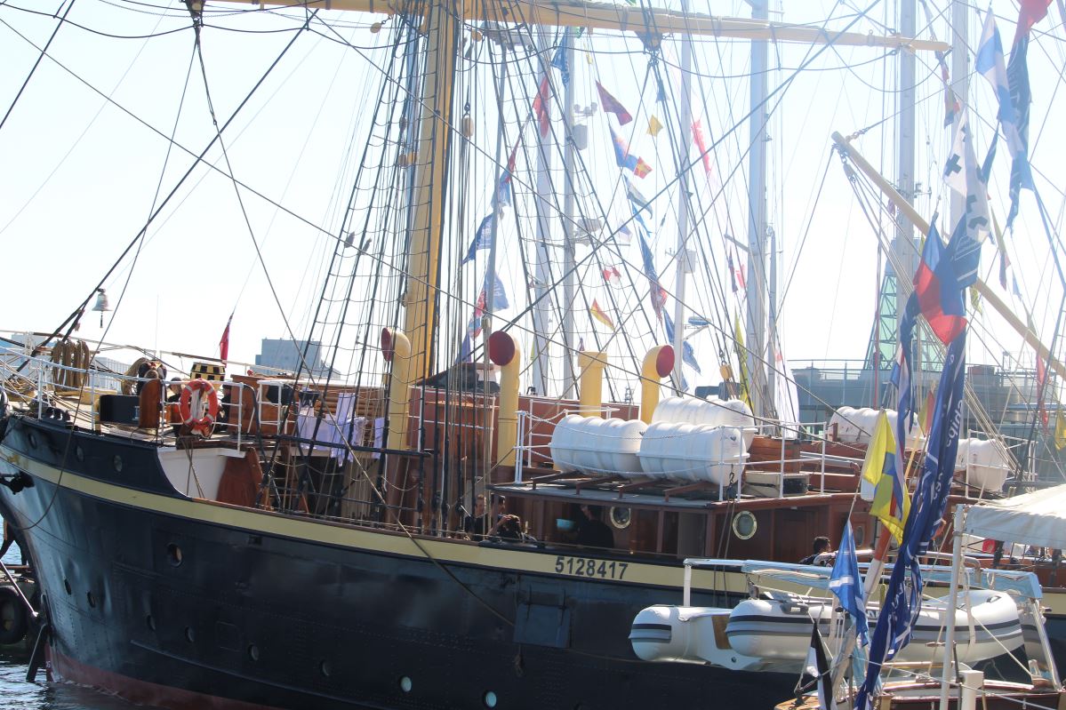 Les courses de grands voiliers arrivent à Vågen 848 Les courses de grands voiliers arrivent à Vågen - 847