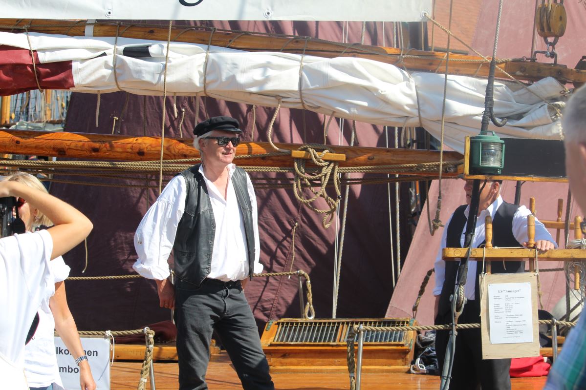 Les courses de grands voiliers arrivent à Vågen 864 Les courses de grands voiliers arrivent à Vågen - 863
