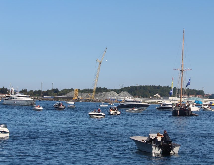 Les courses de grands voiliers arrivent à Vågen 872 Les courses de grands voiliers arrivent à Vågen - 871