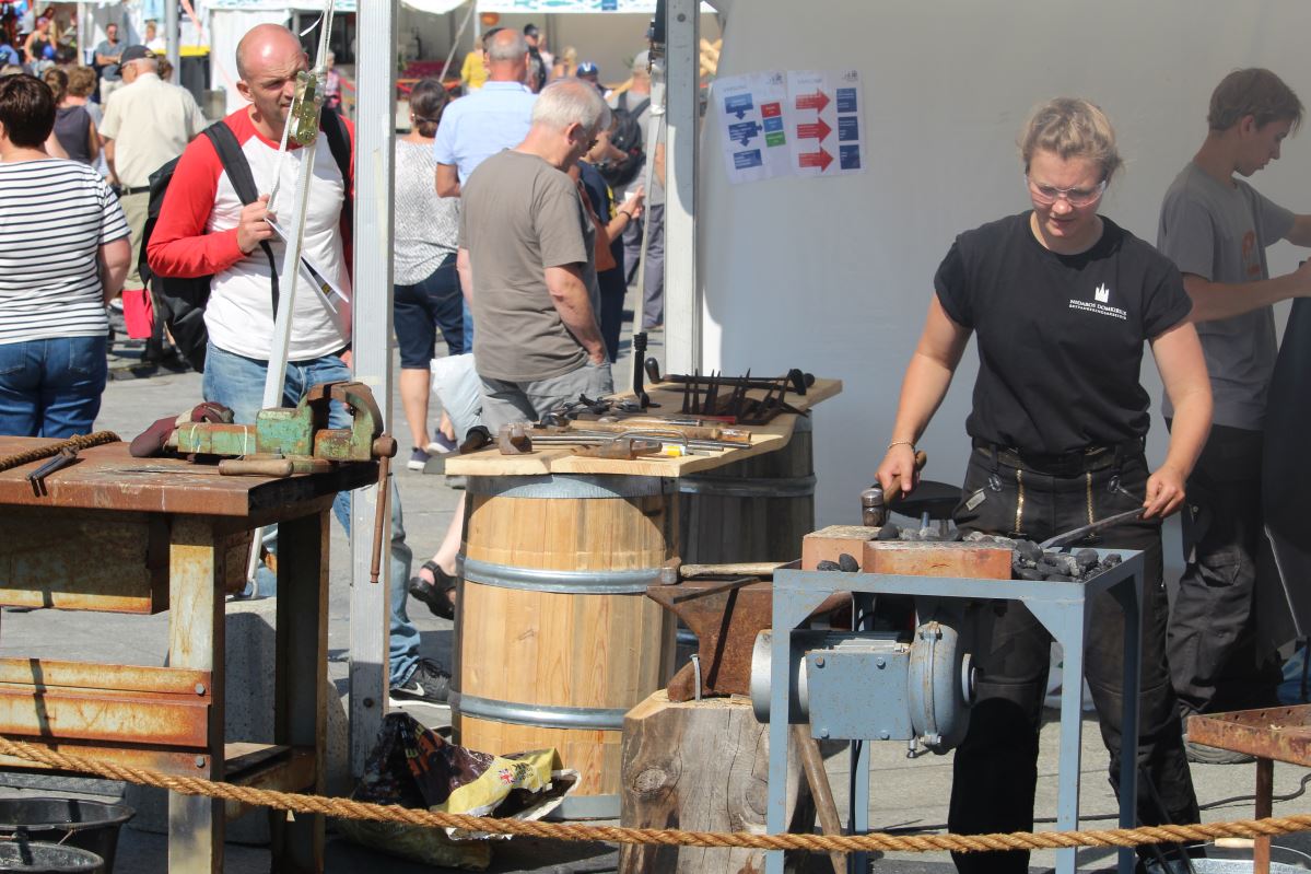Les courses de grands voiliers arrivent à Vågen 880 Les courses de grands voiliers arrivent à Vågen - 879