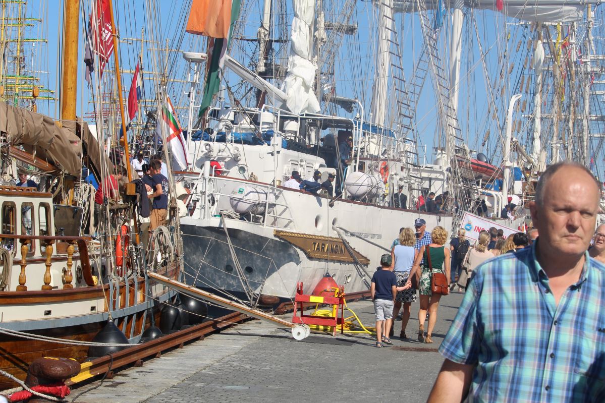 Les courses de grands voiliers arrivent à Vågen 890 Les courses de grands voiliers arrivent à Vågen - 889