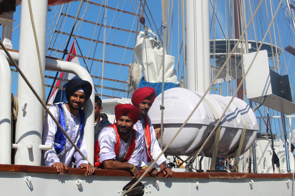 Les courses de grands voiliers arrivent à Vågen 888 Les courses de grands voiliers arrivent à Vågen - 887