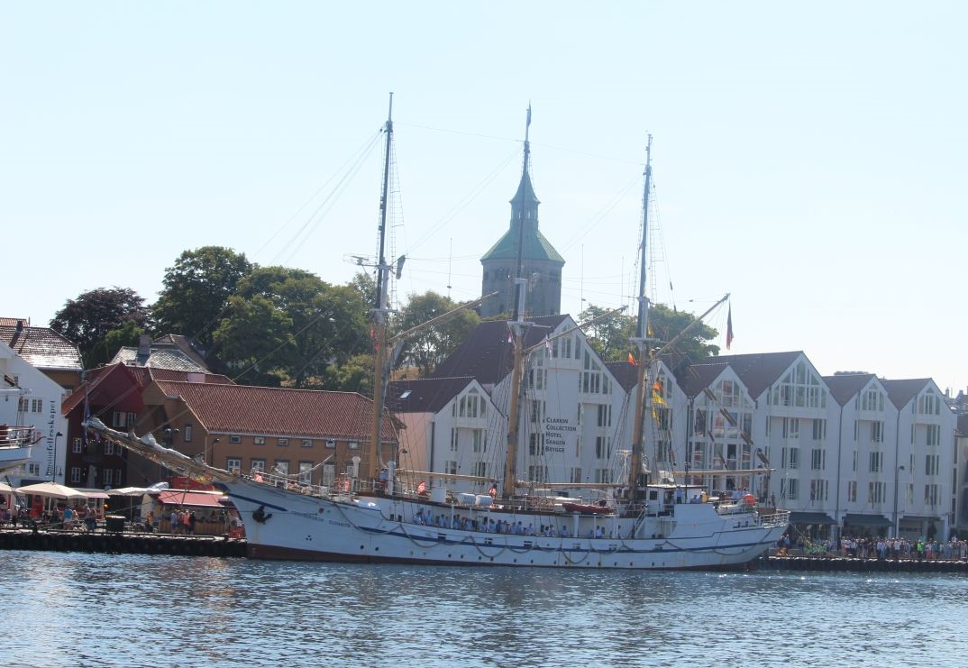 Les courses de grands voiliers arrivent à Vågen 900 Les courses de grands voiliers arrivent à Vågen - 899