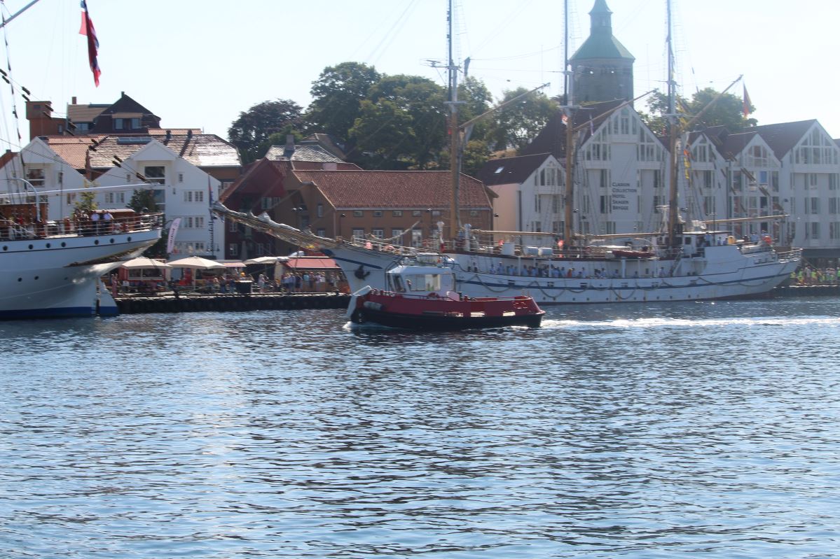 Les courses de grands voiliers arrivent à Vågen 952 Les courses de grands voiliers arrivent à Vågen - 951