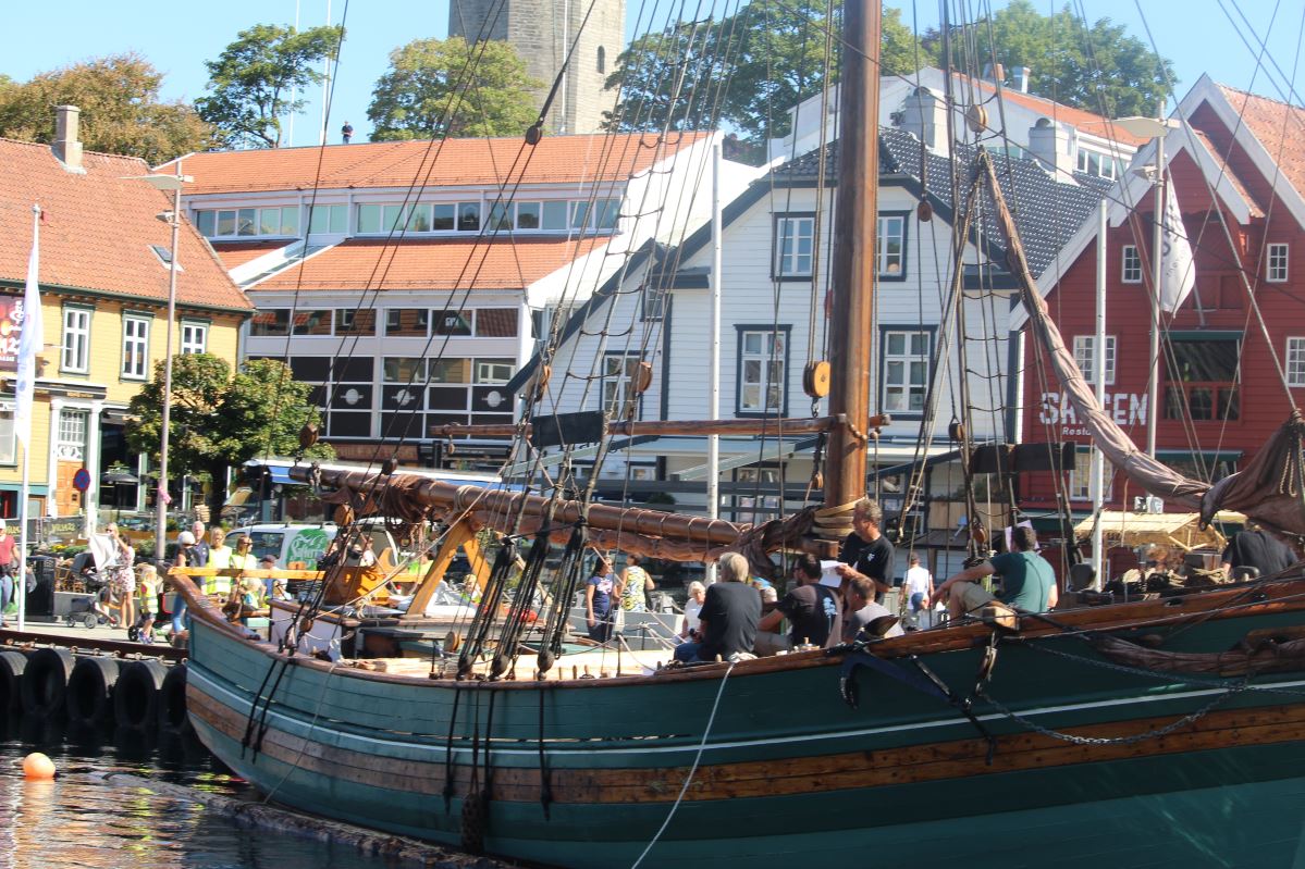 Les courses de grands voiliers arrivent à Vågen 958 Les courses de grands voiliers arrivent à Vågen - 957