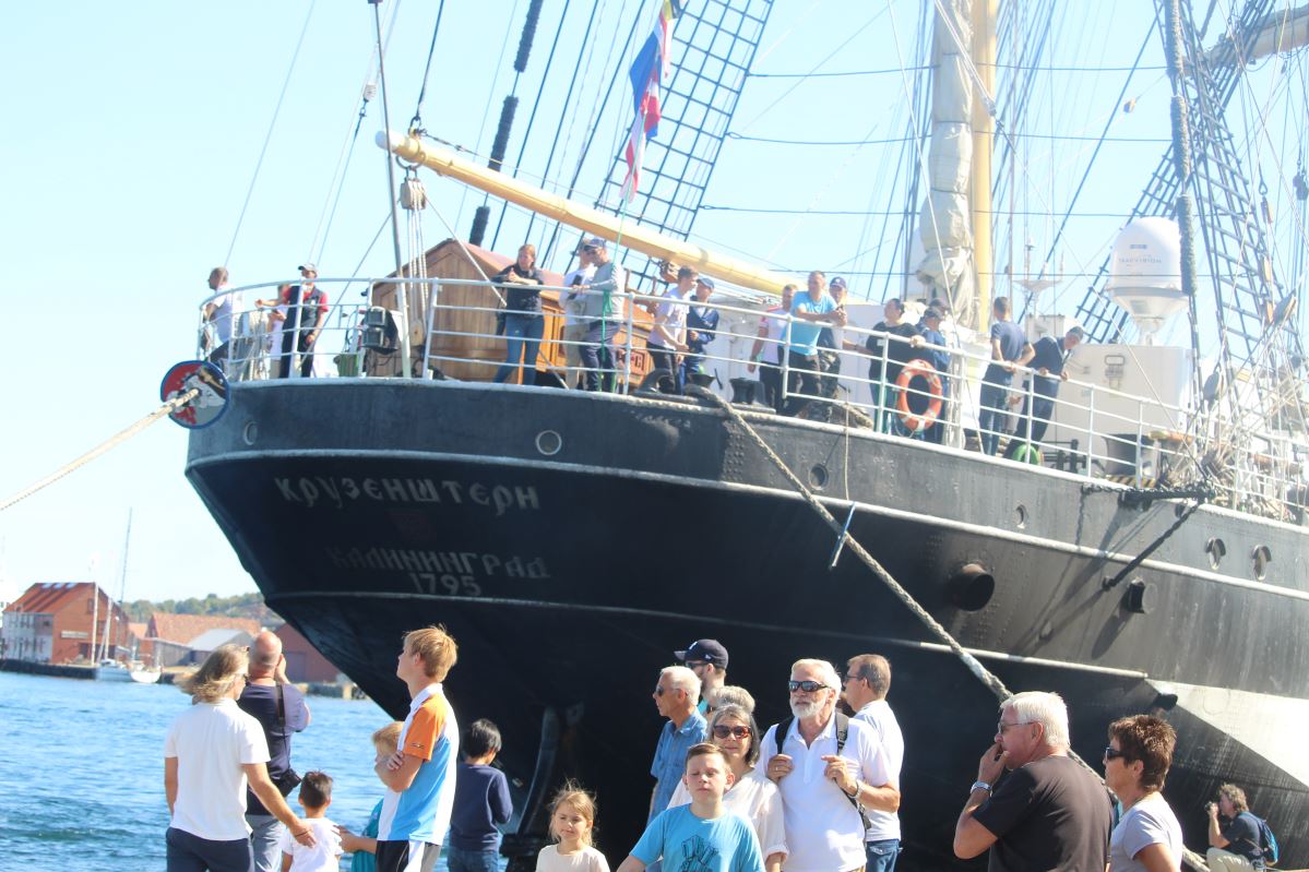 Les courses de grands voiliers arrivent à Vågen 974 Les courses de grands voiliers arrivent à Vågen - 973