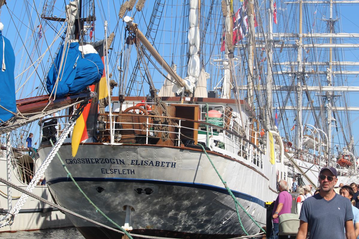 Les courses de grands voiliers arrivent à Vågen 982 Les courses de grands voiliers arrivent à Vågen - 981