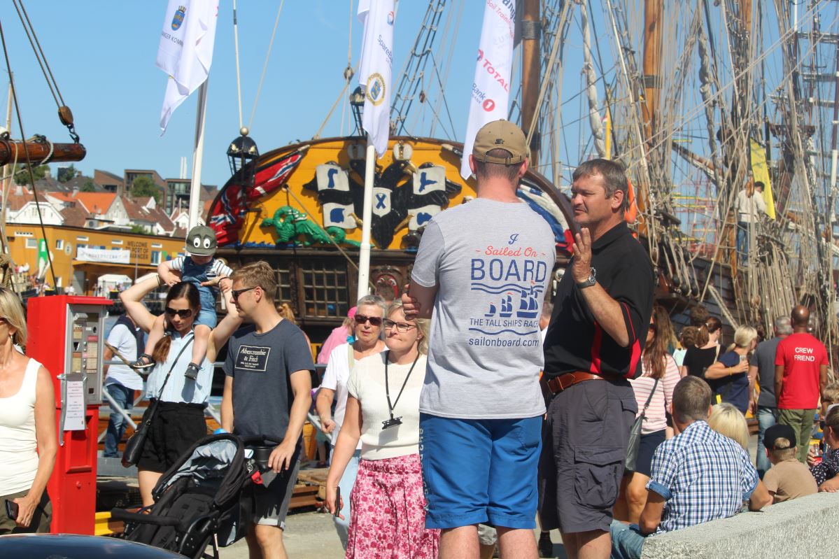 Les courses de grands voiliers arrivent à Vågen 976 Les courses de grands voiliers arrivent à Vågen - 975
