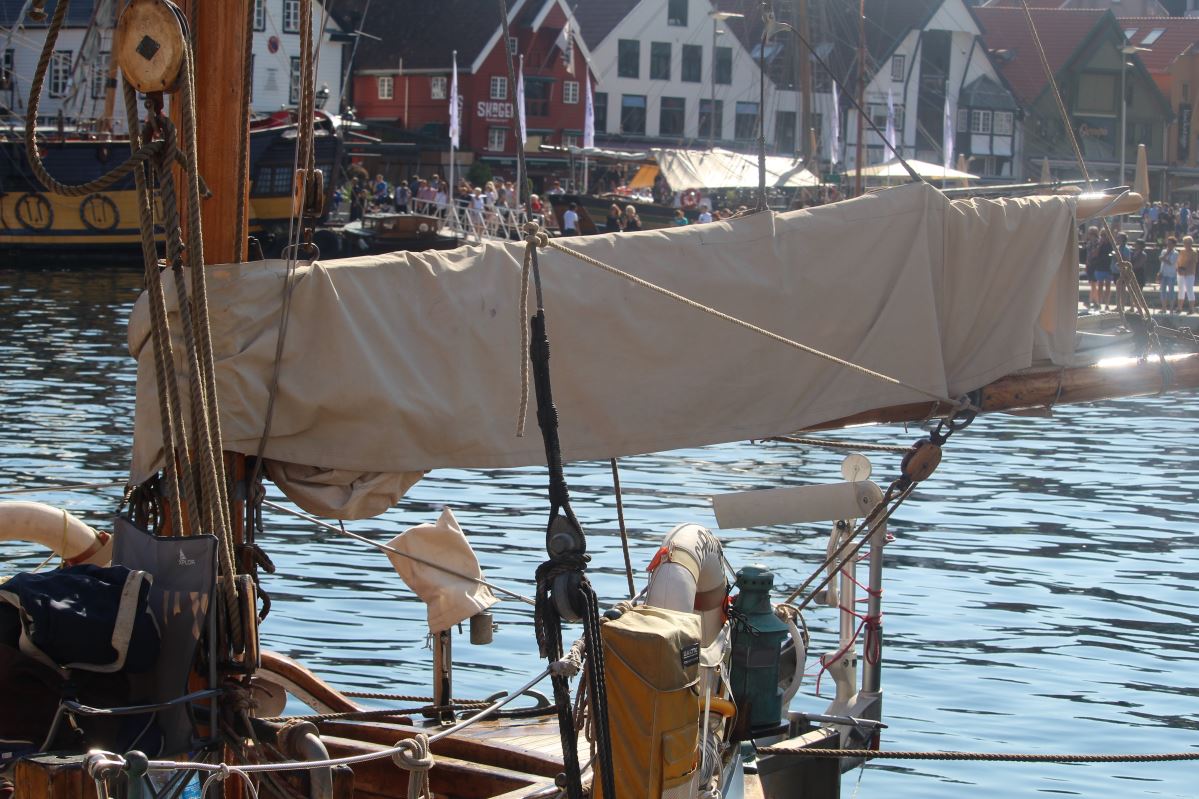 Les courses de grands voiliers arrivent à Vågen 1033 Les courses de grands voiliers arrivent à Vågen - 1032