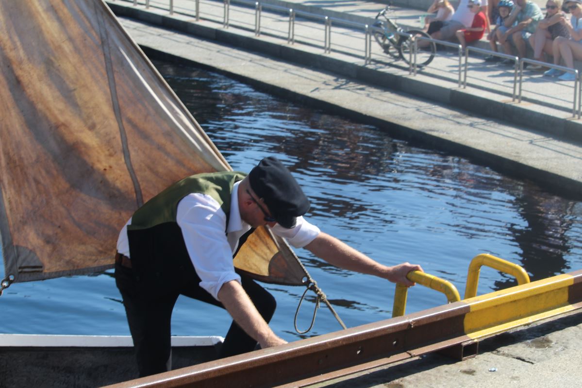 Les courses de grands voiliers arrivent à Vågen 1045 Les courses de grands voiliers arrivent à Vågen - 1044