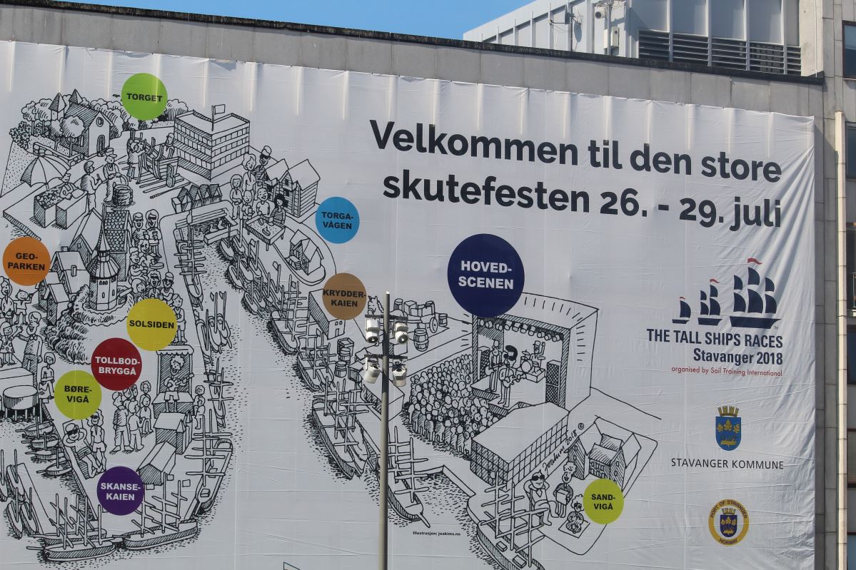 Les courses de grands voiliers arrivent à Vågen 1093 Les courses de grands voiliers arrivent à Vågen - 1092
