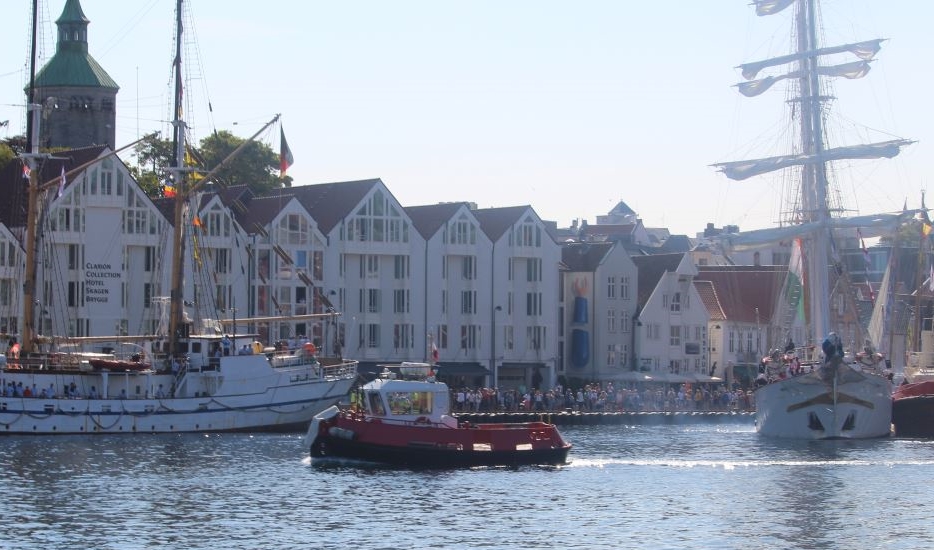 Les courses de grands voiliers arrivent à Vågen 1104 Les courses de grands voiliers arrivent à Vågen - 1103