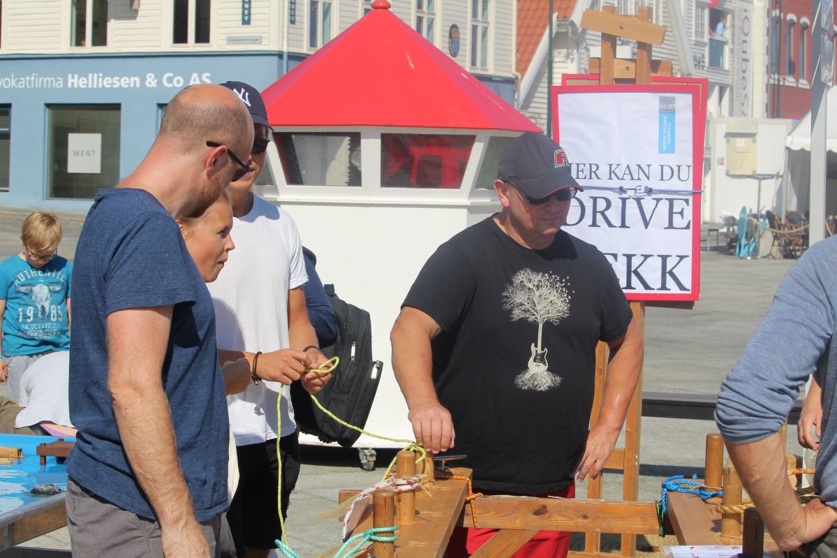 Les courses de grands voiliers arrivent à Vågen 1136 Les courses de grands voiliers arrivent à Vågen - 1135