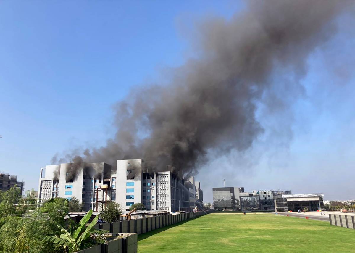 PHOTO: un incendie éclate à proximité de la plus grande usine de fabrication de vaccins au monde 10 PHOTO: un incendie éclate à proximité de la plus grande usine de fabrication de vaccins au monde - 9