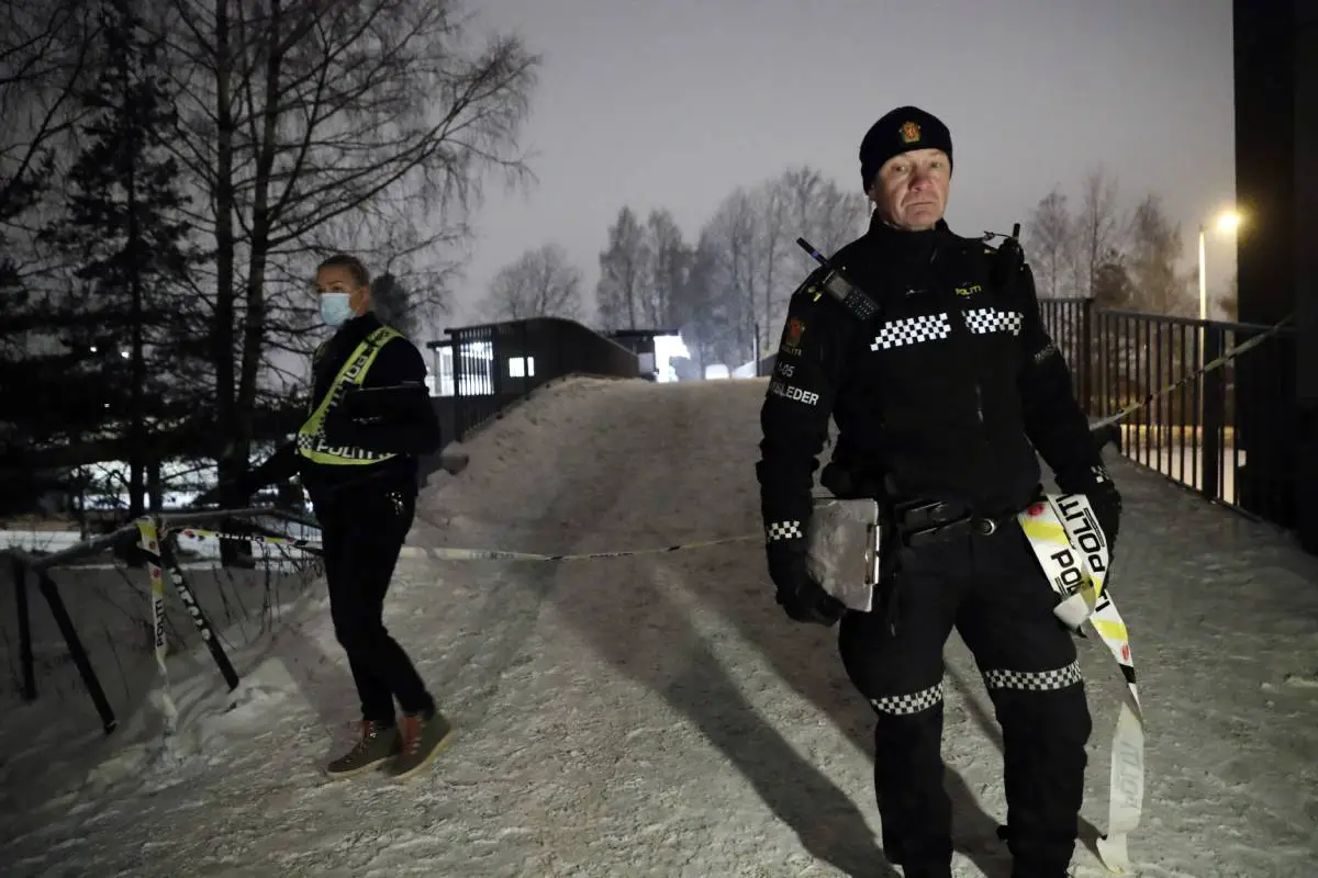 PHOTO: un garçon de 13 ans poignardé à Oslo, un suspect appréhendé par la police 14 PHOTO: un garçon de 13 ans poignardé à Oslo, un suspect appréhendé par la police - 13