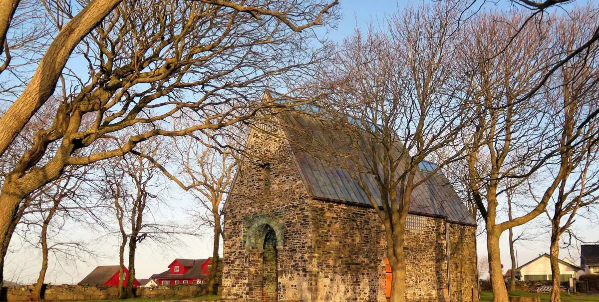 Norway Today souhaite à nos lecteurs le `` dieu sommer '' 326 Église Sola Ruin Church of Norway