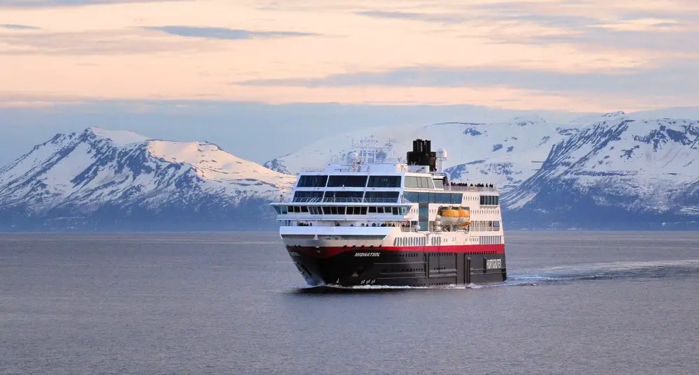 Hurtigruten présente trois nouveaux navires de croisière à propulsion hybride 52 Hurtigruten présente trois nouveaux navires de croisière à propulsion hybride - 51