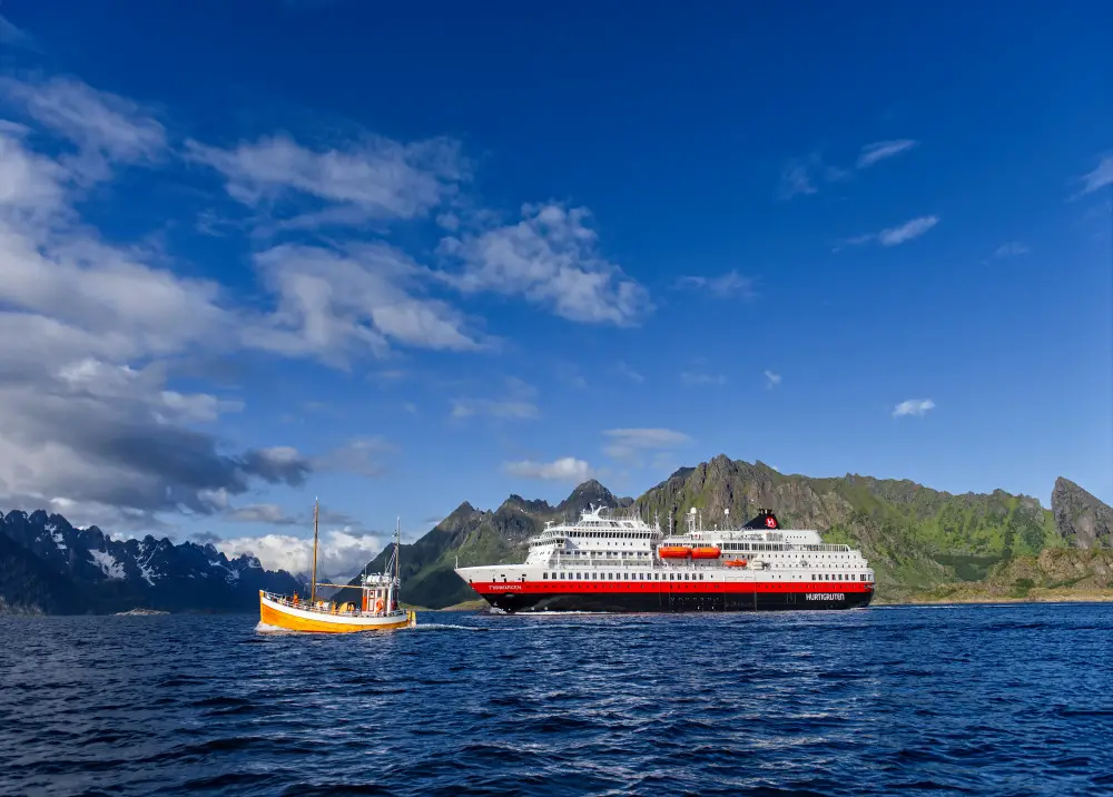 Hurtigruten présente trois nouveaux navires de croisière à propulsion hybride 50 Hurtigruten présente trois nouveaux navires de croisière à propulsion hybride - 49
