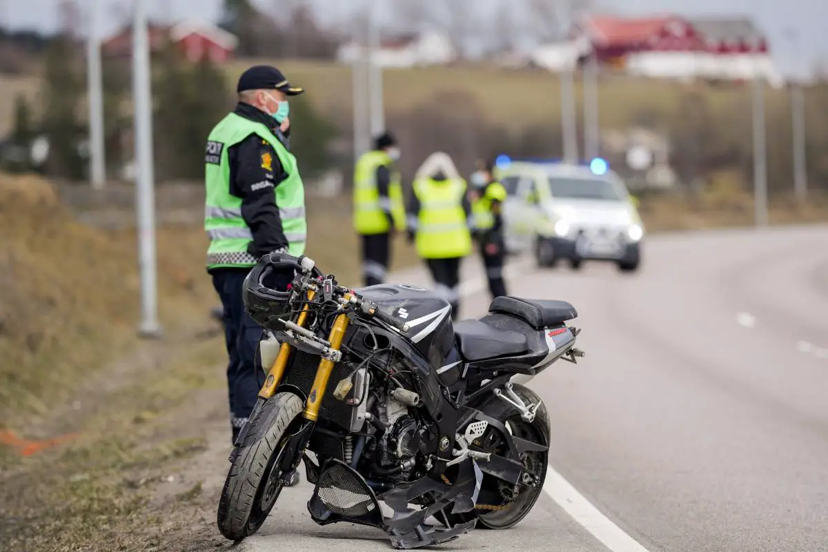 PHOTO: un homme de 25 ans décède dans un accident de moto à Fetsund 10 PHOTO: un homme de 25 ans décède dans un accident de moto à Fetsund - 9