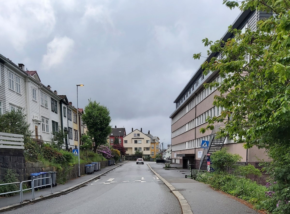 Pourquoi Bergen laisse les lampadaires allumés pendant la journée ? 7 éclairage public