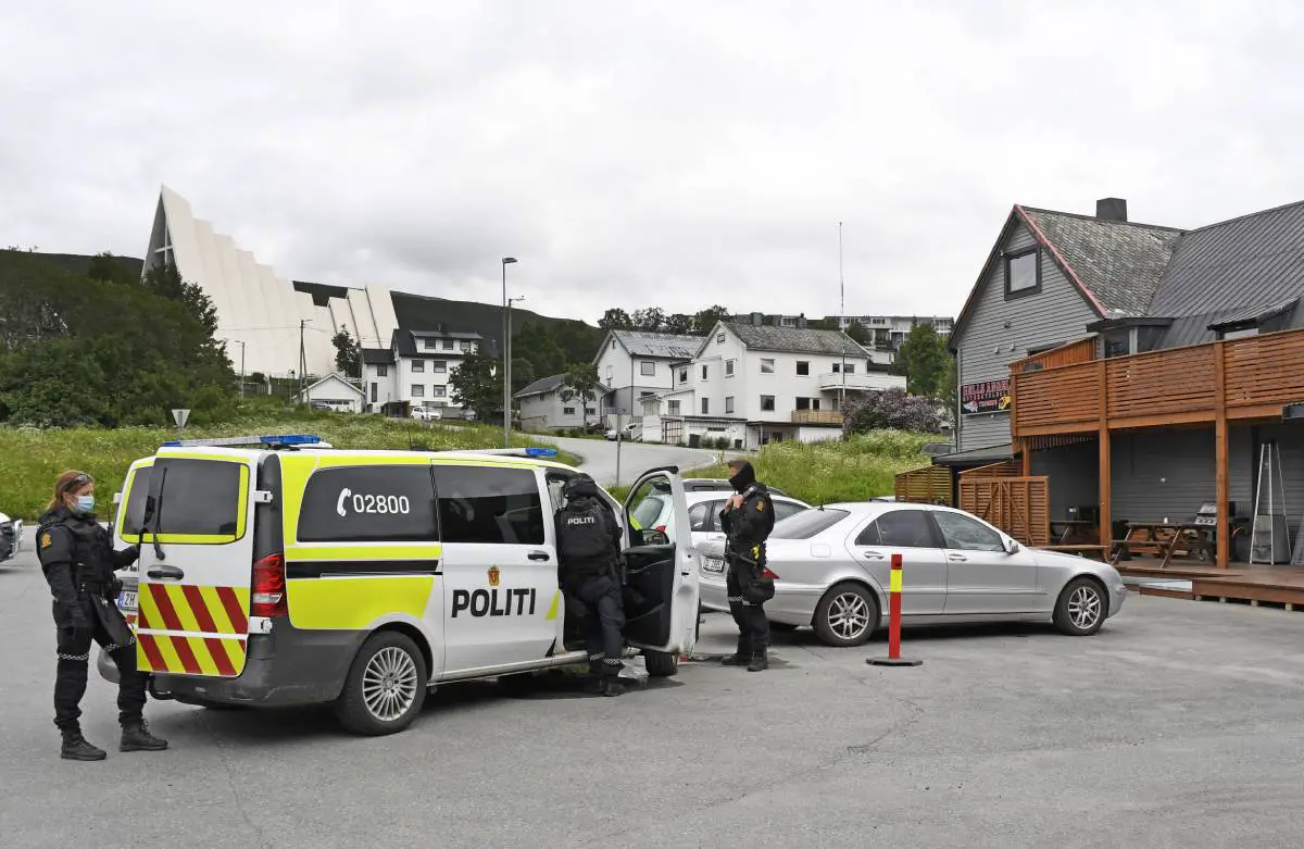PHOTO : La police lance une opération majeure dans les locaux des Hells Angels à Tromsø 10 PHOTO : La police lance une opération majeure dans les locaux des Hells Angels à Tromsø - 9