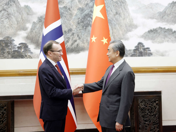 Wang Yi møter Norges utenriksminister Espen Barth Eide