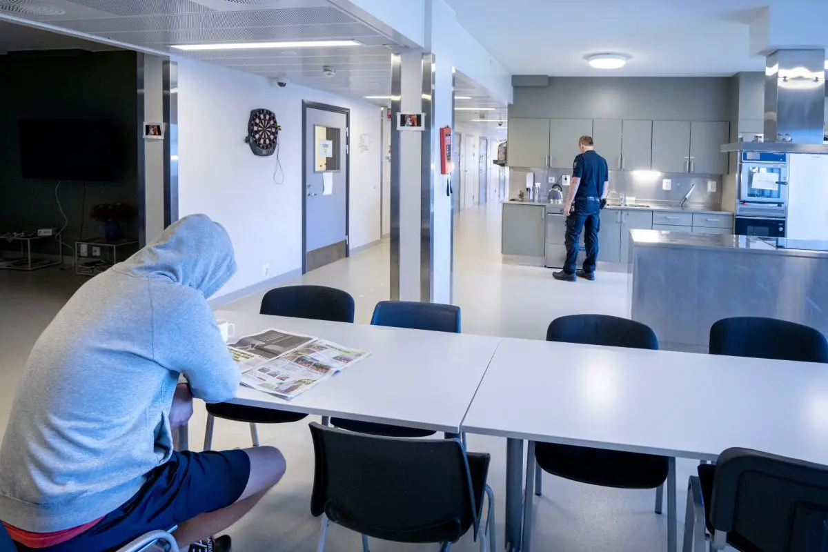 Un détenu dans la cuisine de la prison de Romerike