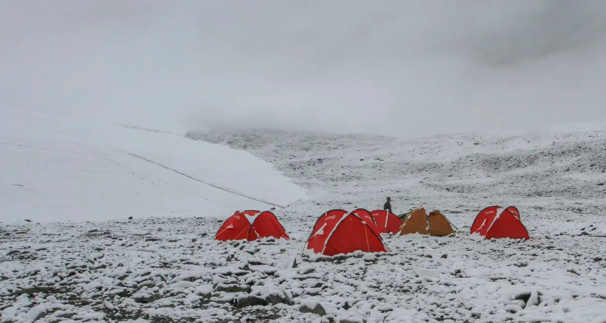 Camp de base des plaques de glace