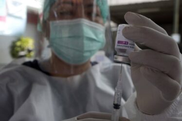 Certains professionnels de la santé hésitent à prendre la deuxième dose de vaccin - après avoir reçu AstraZeneca comme première - 16