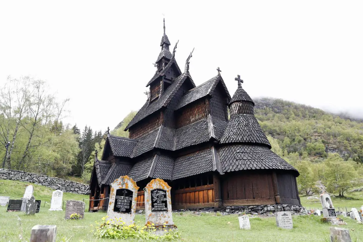 Présentation de l'époustouflante église en bois debout de Borgund - 11