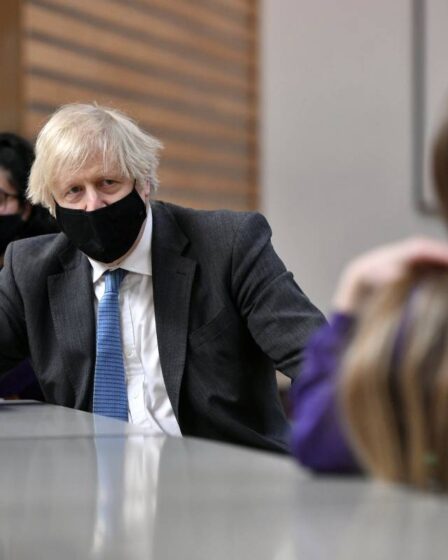 Boris Johnson défend le vaccin AstraZeneca: "Très efficace" - 28