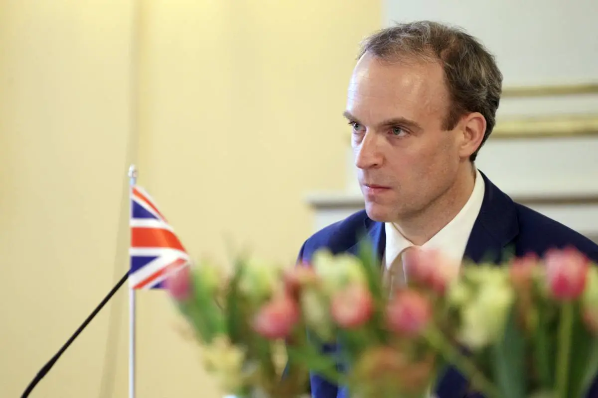 Le ministre britannique des Affaires étrangères défend les vaccins AstraZeneca: "Nous sommes convaincus qu'ils sont sûrs" - 3