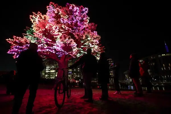 Ouverture d'une installation artistique pétillante et colorée à Oslo 4 Ouverture d'une installation artistique pétillante et colorée à Oslo - 3