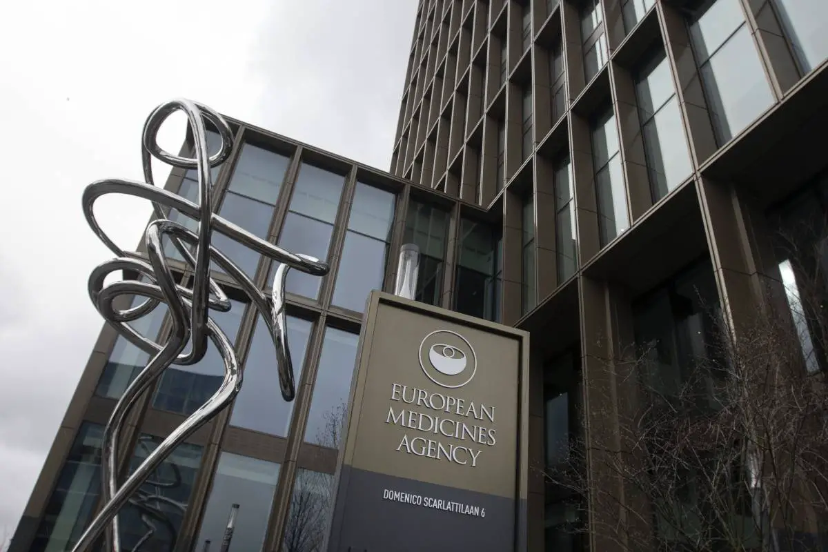 Agence européenne des médicaments: les caillots sanguins doivent être répertoriés comme un effet indésirable très rare du vaccin AstraZeneca. - 3